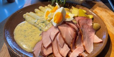 Inspiratiehuis - recept - Witte asperges met ham, ei en bearnaisesaus