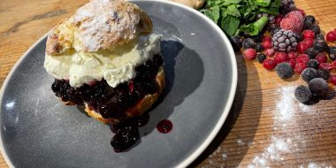 Inspiratiehuis - recept - Maanzaadscones met jam en room